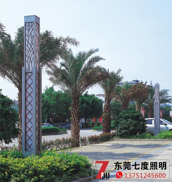 定制广场led草莓苹果香蕉荔枝丝瓜幸福宝柱安装实拍效果